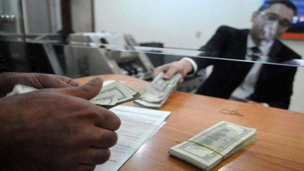 تحذيرات من خروج الاسثمارات بعد استمرار فرض قيود التحويل للخارج