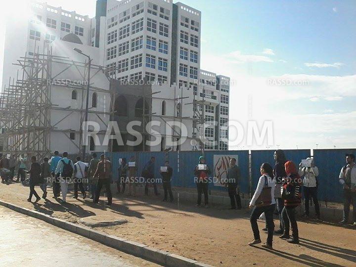 سلسلة بشرية في دمنهور تضامنًا مع انتفاضة السجون الثالثة