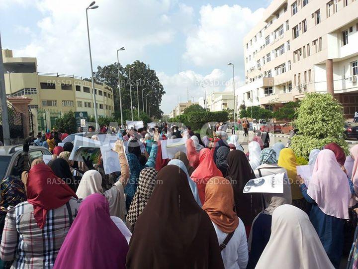 مسيرة بجامعة المنصورة في ذكرى يوم الطالب العالمي