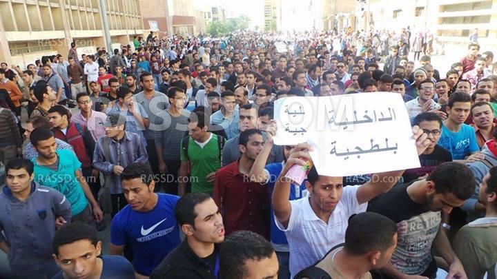 “الطلاب أسياد الجامعة” تظاهرة بالمنصورة