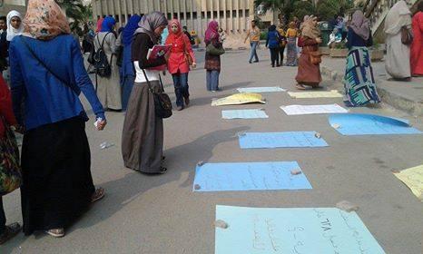 طلاب حلوان يواصلون معركة التوعية في الجامعة