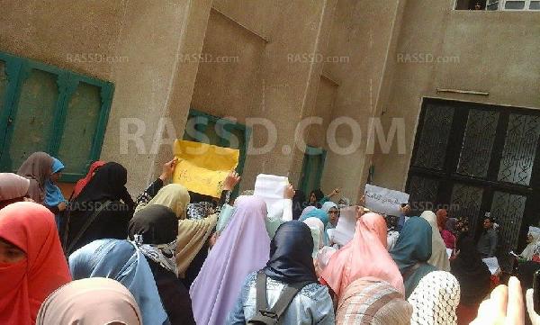 “طالبات” تفهنا الأشراف يطالبن بالإفراج عن المعتقلين