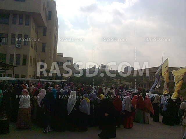 المئات من طالبات الأزهر يحتجون علي حبس زملائهم 17سنة