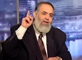 سلسلة بشرية لأنصار أبو إسماعيل أثناء محاكمته في طرة