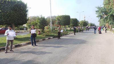 سلسلة بشرية لطلاب المنيا ضد الانقلاب في ذكرى محمد محمود