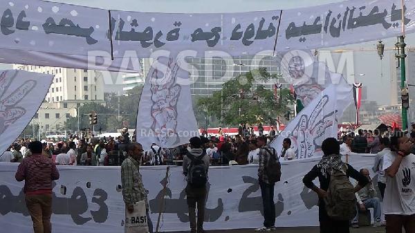 اشتباكات بالتحرير بين مؤيدو السيسى والقوي الثورية