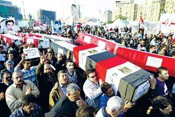 جنازة رمزية بالنعوش لشهداد محمد محمود في التحرير