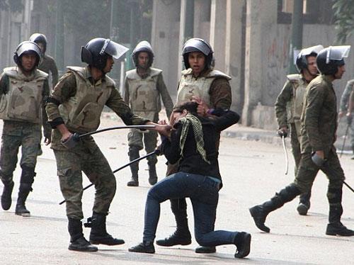 تقصي الحقائق تكشف إنتهاكات الجيش والشرطة بأحداث”محمد محمود”