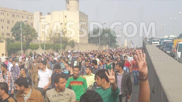 أمن الانقلاب يعتقل ويعتدي علي طلاب الأزهر أمام المشيخة