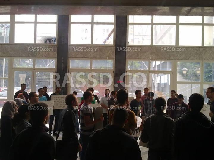 صيدلة الإسكندرية تقتل عامل والطلاب يتظاهرون