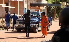فرض حالة الطوارئ في مالي بعد مقتل 27 شخصًا بهجوم على فندق في باماكو