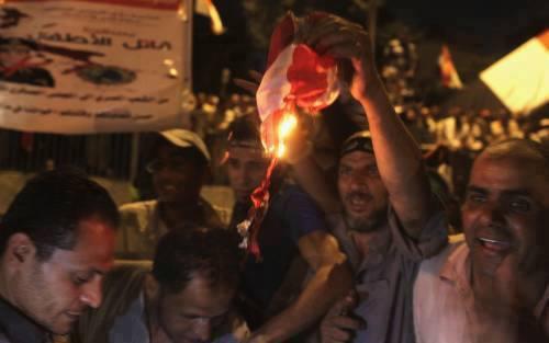 النائب العام يحقق في واقعة حرق العلم