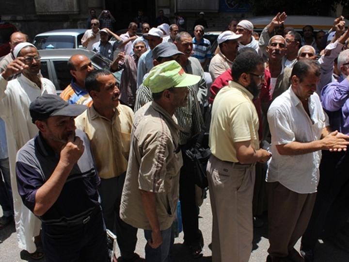 “مؤقتو الزراعة” يتوافدون أمام “وزراء الانقلاب” للمطالبة بالتثبيت