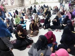 طالبات دراسات اسلامية يضربون عن الدراسة احتجاجا علي مجزرةالأزهر