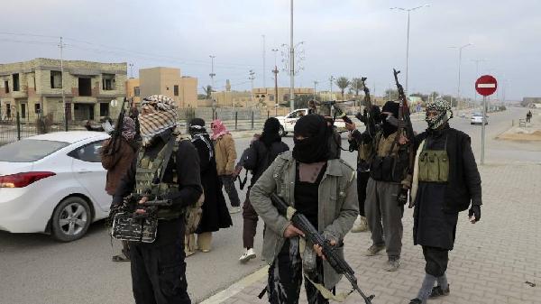 “داعش” يعتقل 11 شخصًا من أقارب وزير الدفاع العراقي