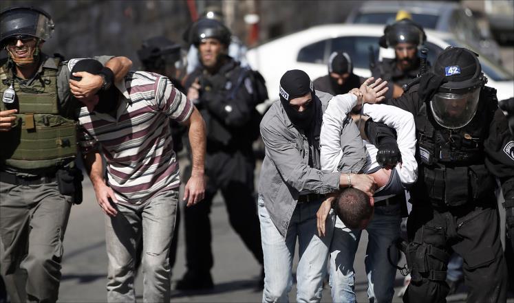 إصابات للأسري بسجن “ريمون” واعتقالات مستمرة بالضفة والقدس