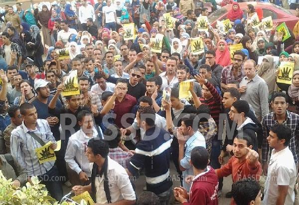 صور..مظاهرة طلابية بجامعة المنوفية لإحياء ذكرى “المجزرة”