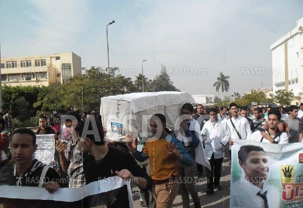 صور..مسيرة بالنعوش لطلاب الأزهر لتأبين الشهداء