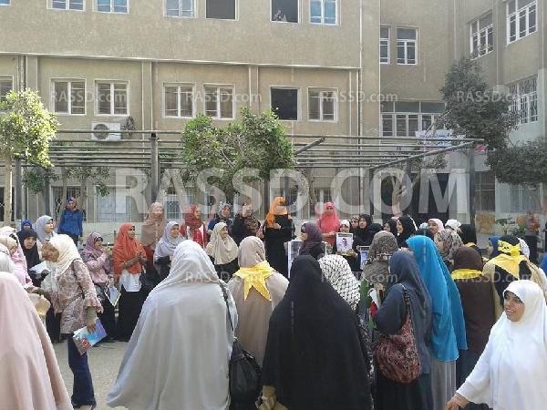 طالبات ضد الانقلاب بالأزهر يخرجن زميلاتهن بعد احتجازهم