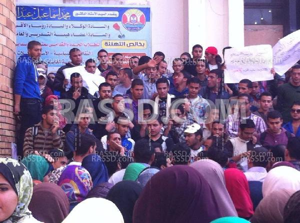 طلاب تربية الإسكندرية يعتصمون للمطالبة بالإفراج عن المعتقلين