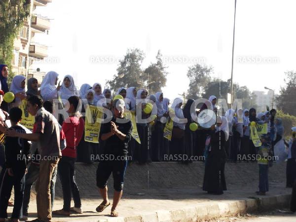 طلاب الفيوم يتظاهرون في سلاسل بشرية رفضاً للانقلاب