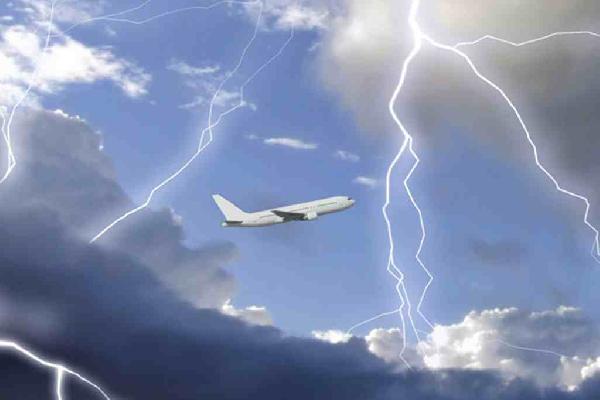 صاعقة تضرب طائرة رئيس البرلمان العراقي