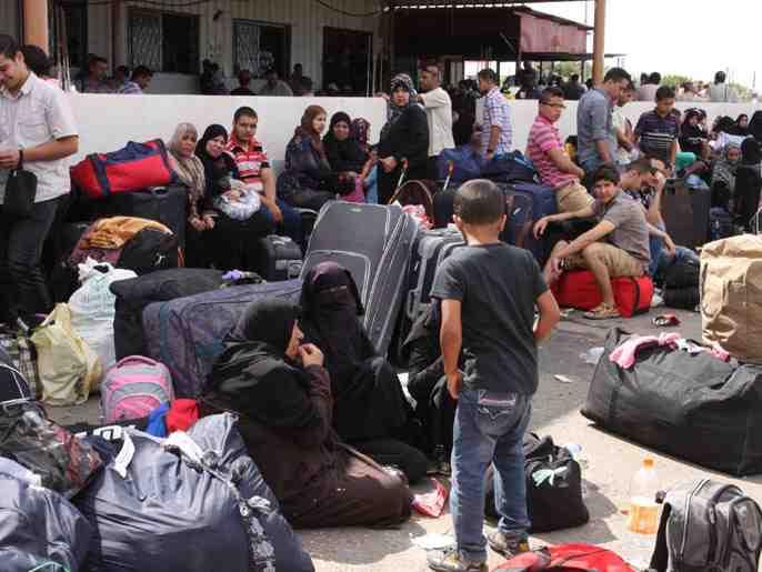 طلاب عالقون في غزة يطالبون بالسماح لهم بالسفر لإكمال تعليمهم