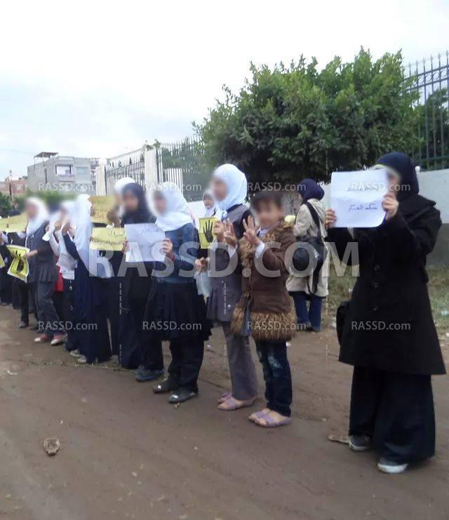 وقفة طلابية في دمياط تدعو للمشاركة في انتفاضة الشباب المسلم