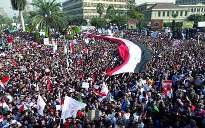 ميدل إيست آي: الشارع المكان الوحيد لصنع القرار بمصر