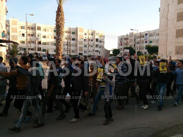 صور| تظاهرة شبابية منددة بالانقلاب في “برج العرب”