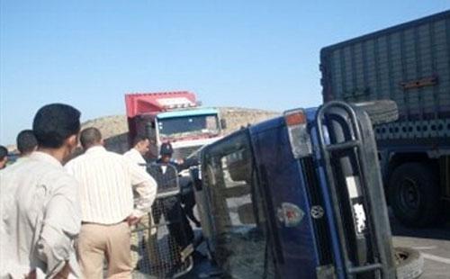 إصابة 4 بينهم ضابط في تصادم سيارتي شرطة وجيش