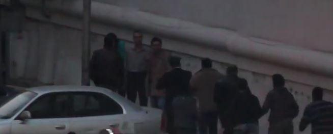 فيديو| متظاهرو التحرير يطاردون لواء داخلية