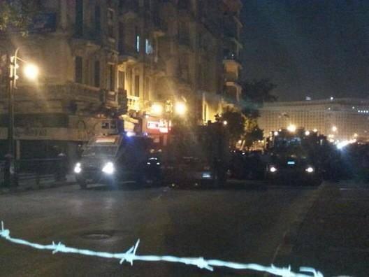 الأمن يطارد المتظاهرين ويعتقل العشرات بمحيط التحرير