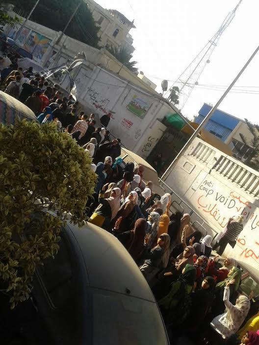 الأمن يفض تظاهرة لطالبات أزهر أسيوط بالغاز المسيل