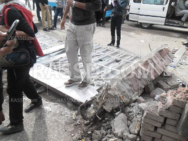 طلاب الأزهر يهدمون بوابة الأمن ويتحدون العبد