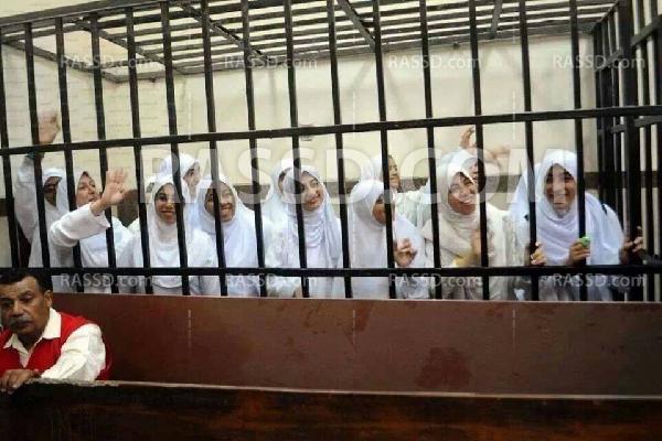 وقفة بالزي الأبيض تضامناً مع فتيات “7 الصبح” بالمعادي