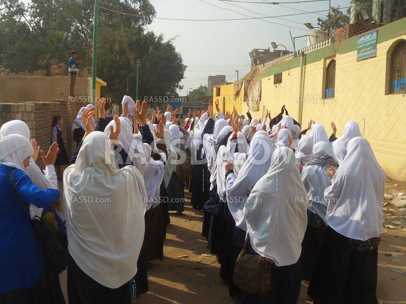 مسيرة لطالبات المنصورة تندد بأحكام الإعدام