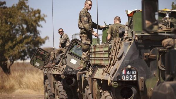 فرنسا تستعد لضربة عسكرية لمسلمي أفريقيا الوسطى