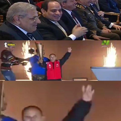 فيديو| معاق يرفع “رابعة” أمام “السيسي” بحفل الأولمبياد الخاص