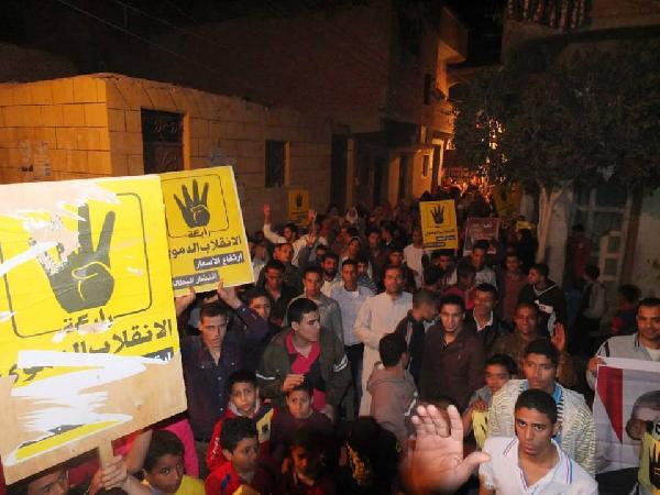 بالصور..مسيرة مناهضة للإنقلاب بالفيوم