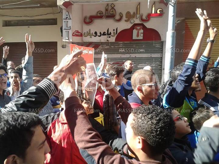 ألتراس ربعاوى بالمنصورة يحرق صورة السيسى