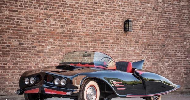 بعد نسيانها لعقود.. بيع سيارة باتمان الأصلية ب137ألف دولار