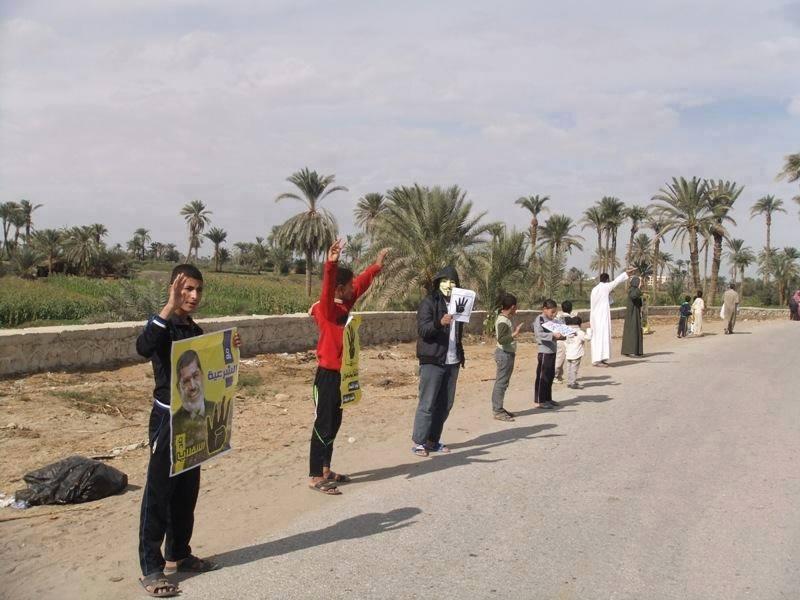 سلاسل بشرية بالفيوم مناهضة للأنقلاب بفعاليات اسبوع أم الشهيد