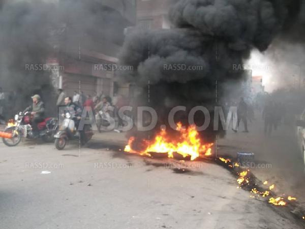 صور.البلطجية والداخلية تحاصر مسيرة مناهضة للإنقلاب بدمياط