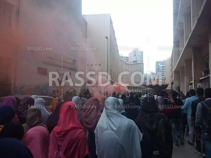 تظاهرات في المجمع النظري بالإسكندرية والأمن يختطف طالبًا