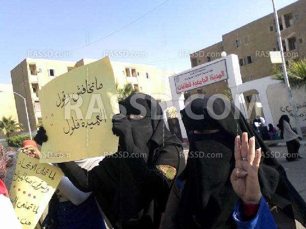 طالبات دراسات إسلامية ببني سويف يحاكمن عميدة الكلية