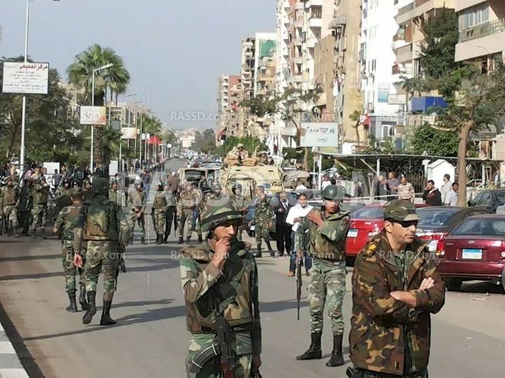 الجيش يهدد مسيرة للطالبات بالرصاص ويمنع وصولها إلى جامعة الأزهر