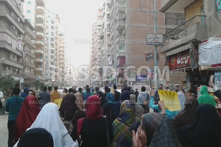 صور| رافضو الانقلاب بالمنصورة يطالبون بالحرية للمعتقلين