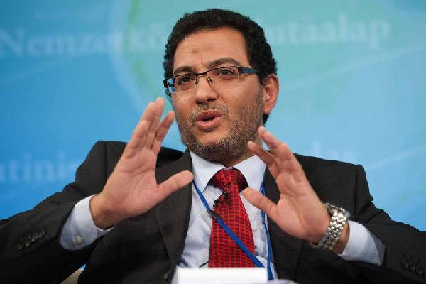 “ذاكر عشان تبقى دكتور” رسالة تضامنية مع “شحاتة”