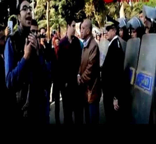 فيديو..شاب لمجندي الأمن المركزي:لولاك انت مكنش يقدر الباشا يقتلني